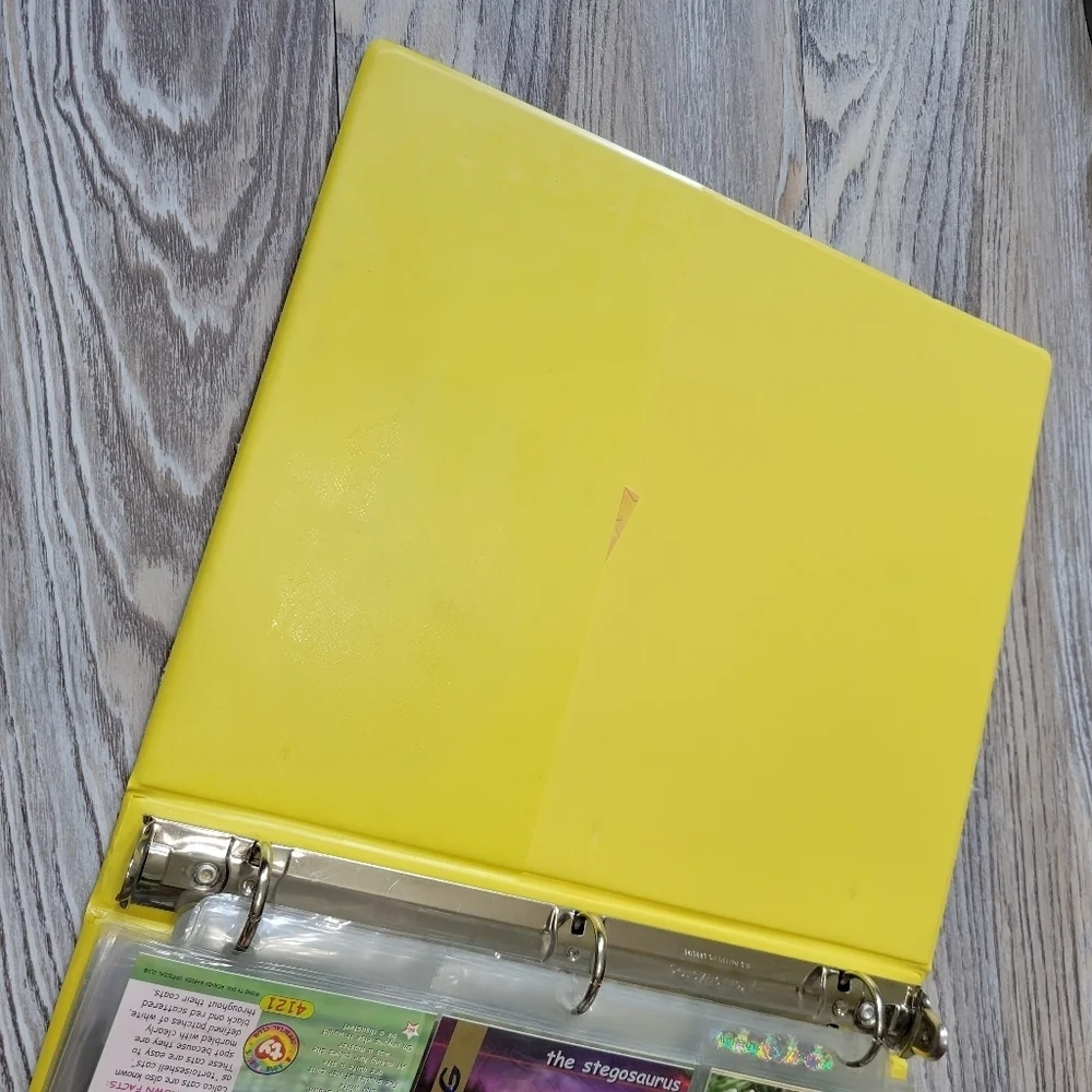 Vintage 1998 Beanie Babies card binder with 49 cards yellow